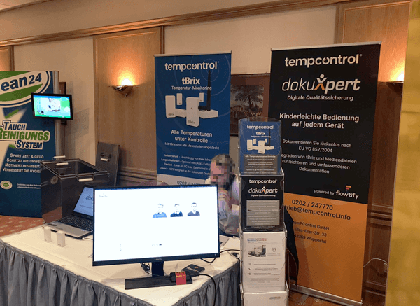 Photo, small tempcontrol stand at a trade show